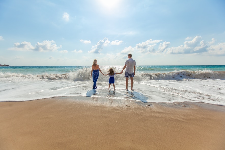 Exemple de bannière — famille sur une plage